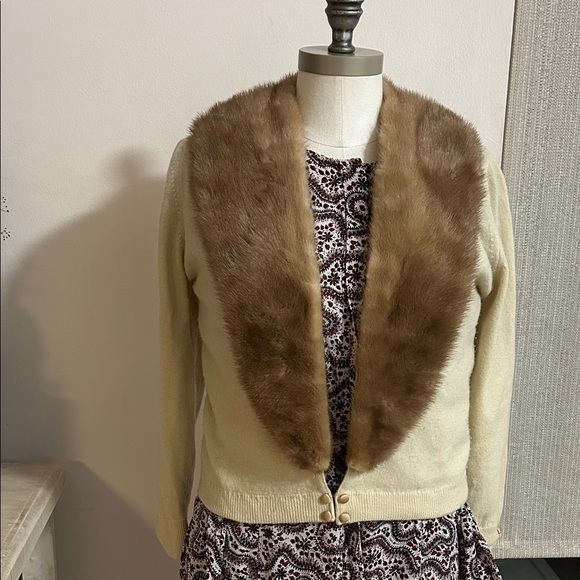 Vintage cream cashmere cardigan with fur neckline size small - Picture 1 of 16